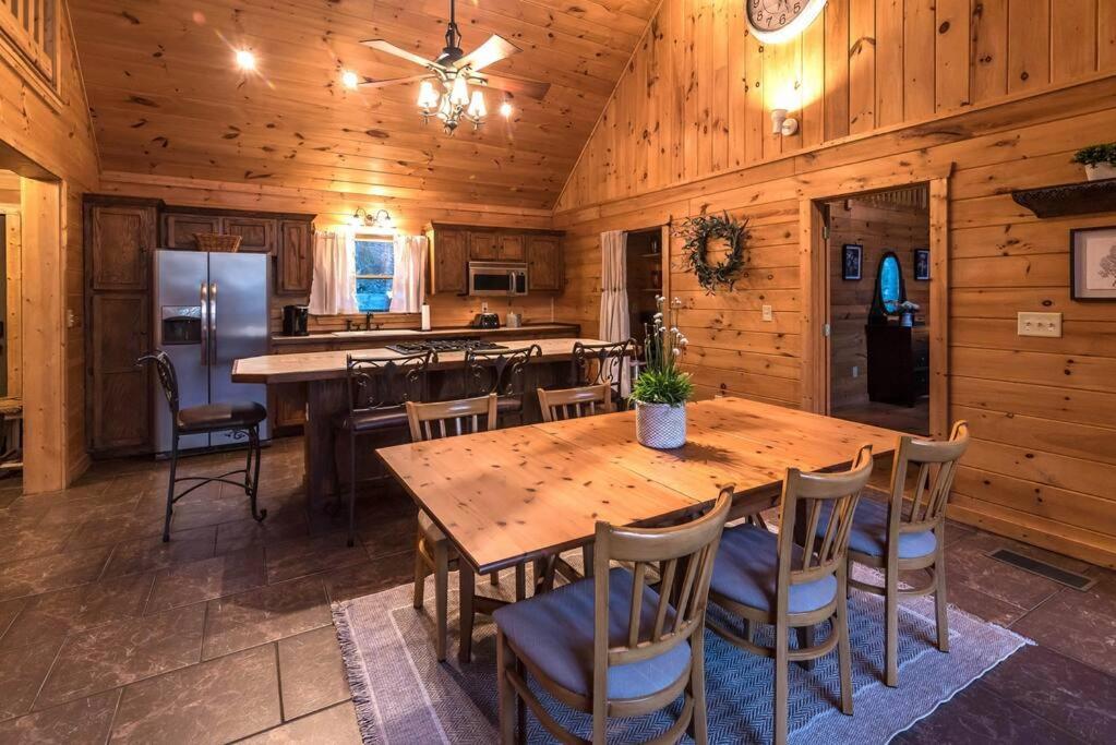 Private Creekside Cabin+Hot Tub,Pool Table, & Pets Ellijay Exterior foto