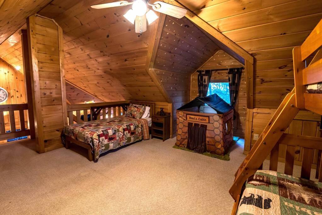 Private Creekside Cabin+Hot Tub,Pool Table, & Pets Ellijay Exterior foto