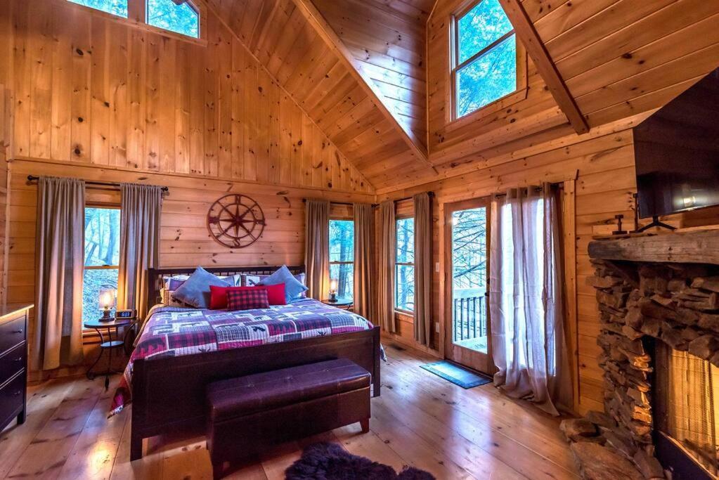 Private Creekside Cabin+Hot Tub,Pool Table, & Pets Ellijay Exterior foto