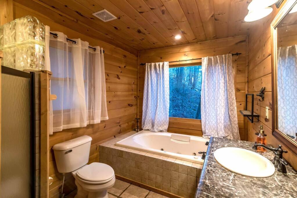 Private Creekside Cabin+Hot Tub,Pool Table, & Pets Ellijay Exterior foto