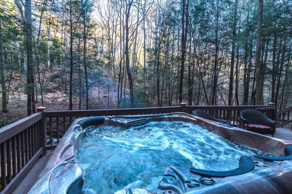 Private Creekside Cabin+Hot Tub,Pool Table, & Pets Ellijay Exterior foto