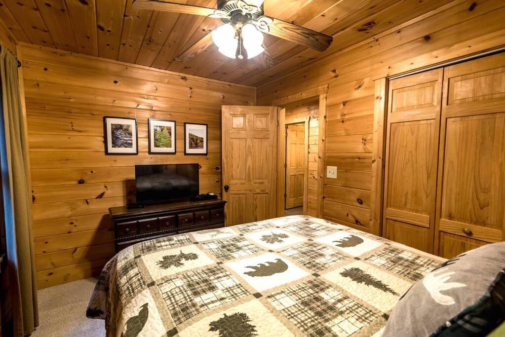 Private Creekside Cabin+Hot Tub,Pool Table, & Pets Ellijay Exterior foto
