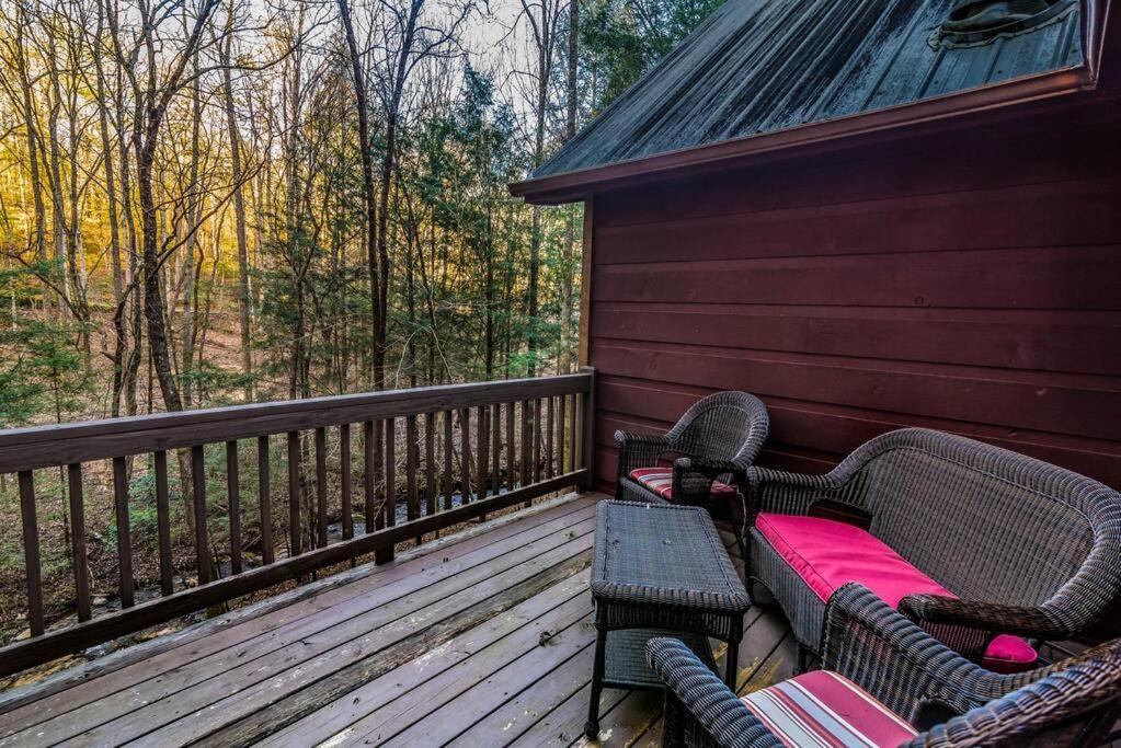 Private Creekside Cabin+Hot Tub,Pool Table, & Pets Ellijay Exterior foto